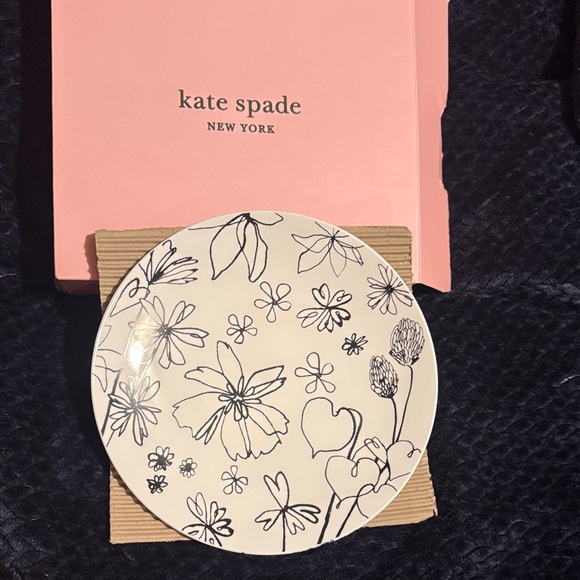 Kate Spade Black and Cream Floral Plates set of 4 - Picture 1 of 2